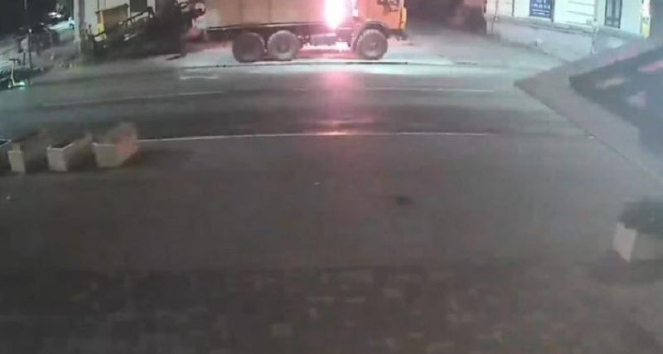 В Воронеже пьяный поджигатель КамАЗа сам пытался тушить огонь и получил травмы
