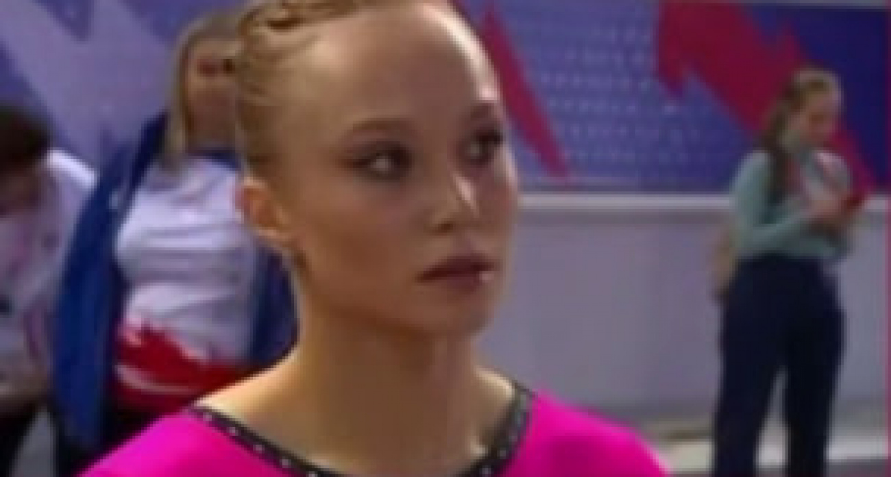 Ангелина Мельникова стала чемпионкой России несмотря на два падения с бревна
