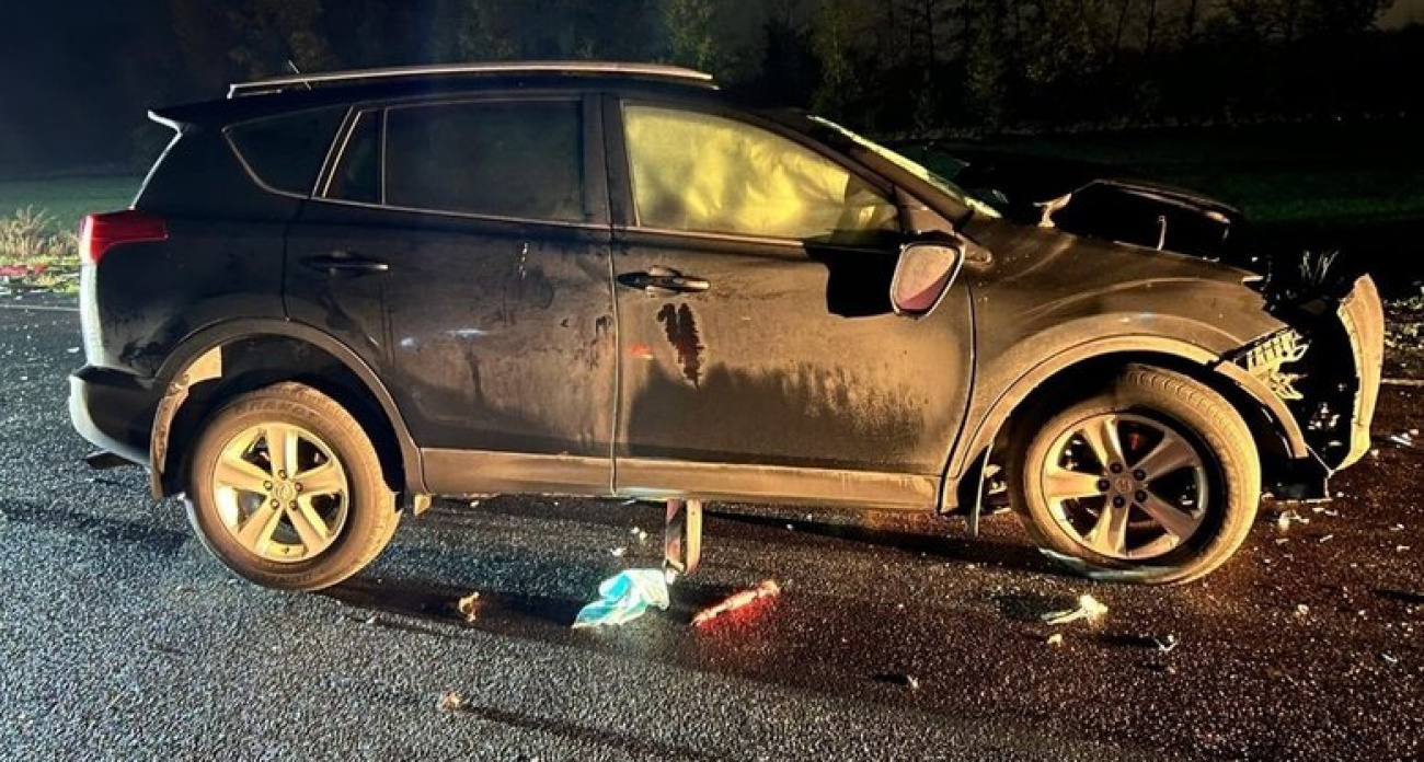 Фура "Вольво" протаранила Toyota RAV4 на встречке: среди пострадавших двое подростков