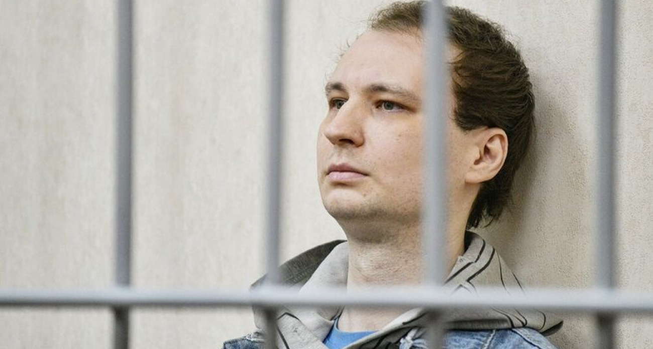 Американец ударил следователя за пародию на парализованного отца и получил 8 лет колонии