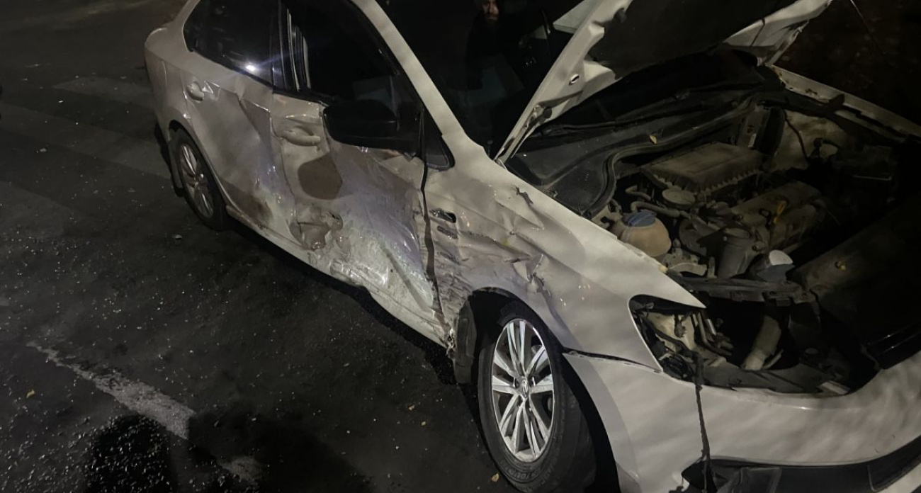 Opel, Honda и автобус Volgabus столкнулись на улице Планетная: есть пострадавшие