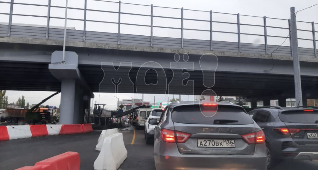 ДТП у Северного моста парализовало Ленинский проспект: затор от «Максимира» до Остужевского кольца