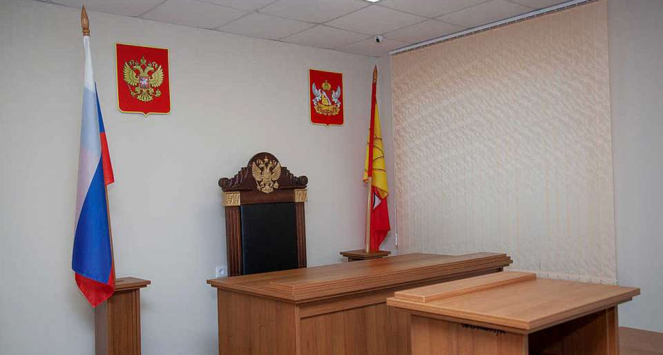 Трое судей с 12-летним стажем одновременно уходят в отставку в Воронежской области