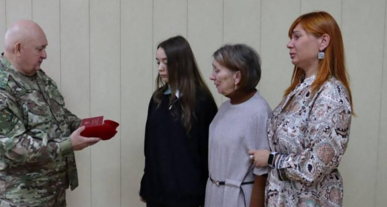 Вдова, мать и дочь получили орден Мужества Александра Полозова, погибшего 9 мая на СВО