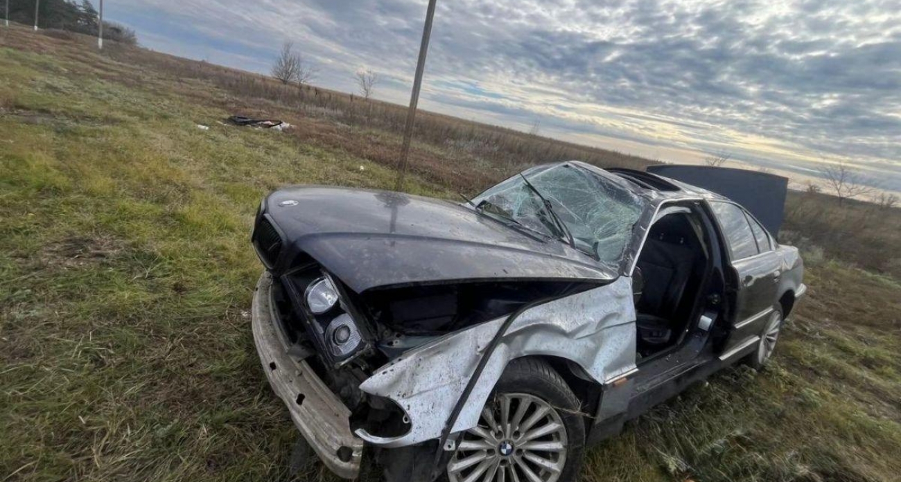 Москвич на BMW погиб, съехав с трассы М-4 «Дон» в Воронежской области