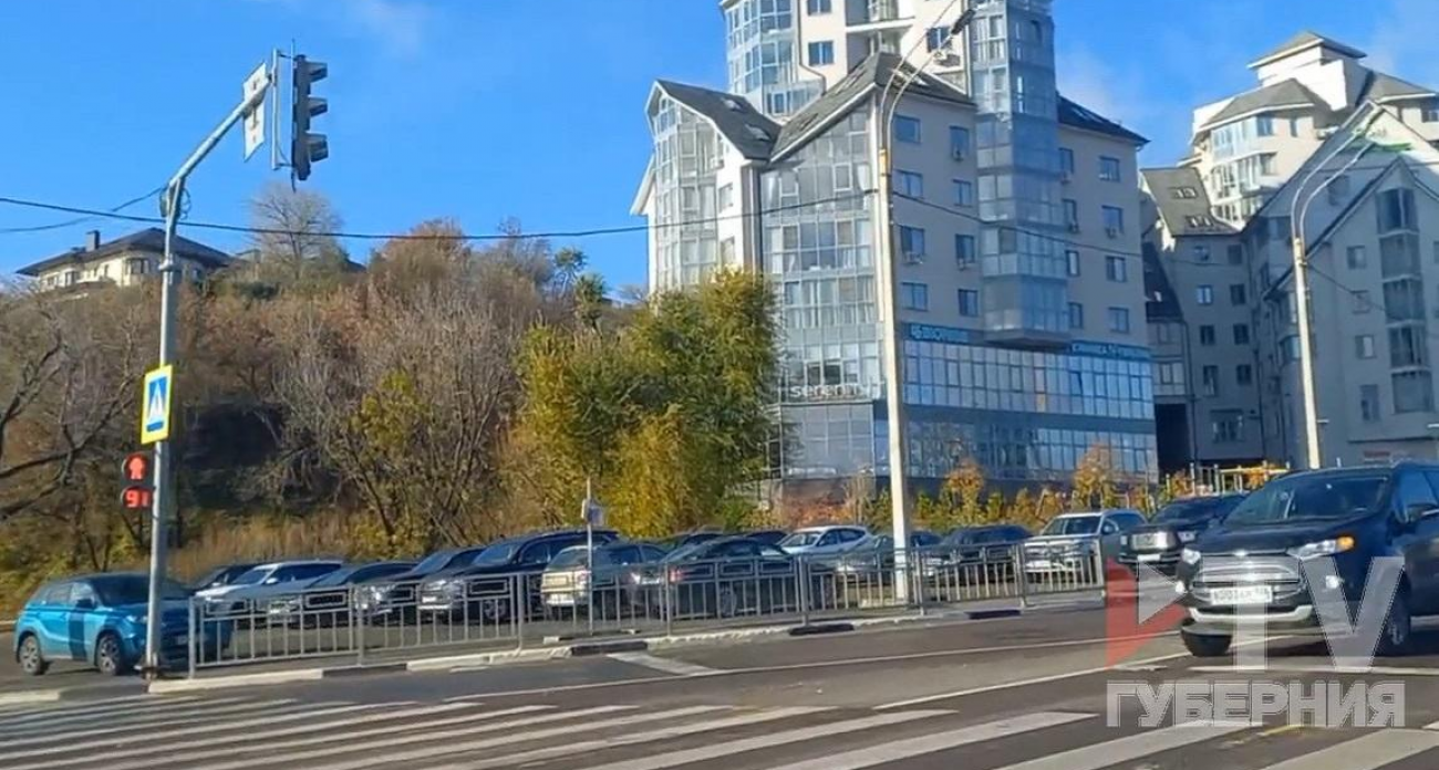 У Чернавского моста и Петровской набережной: в центре Воронежа заработали две новые бесплатные парковки