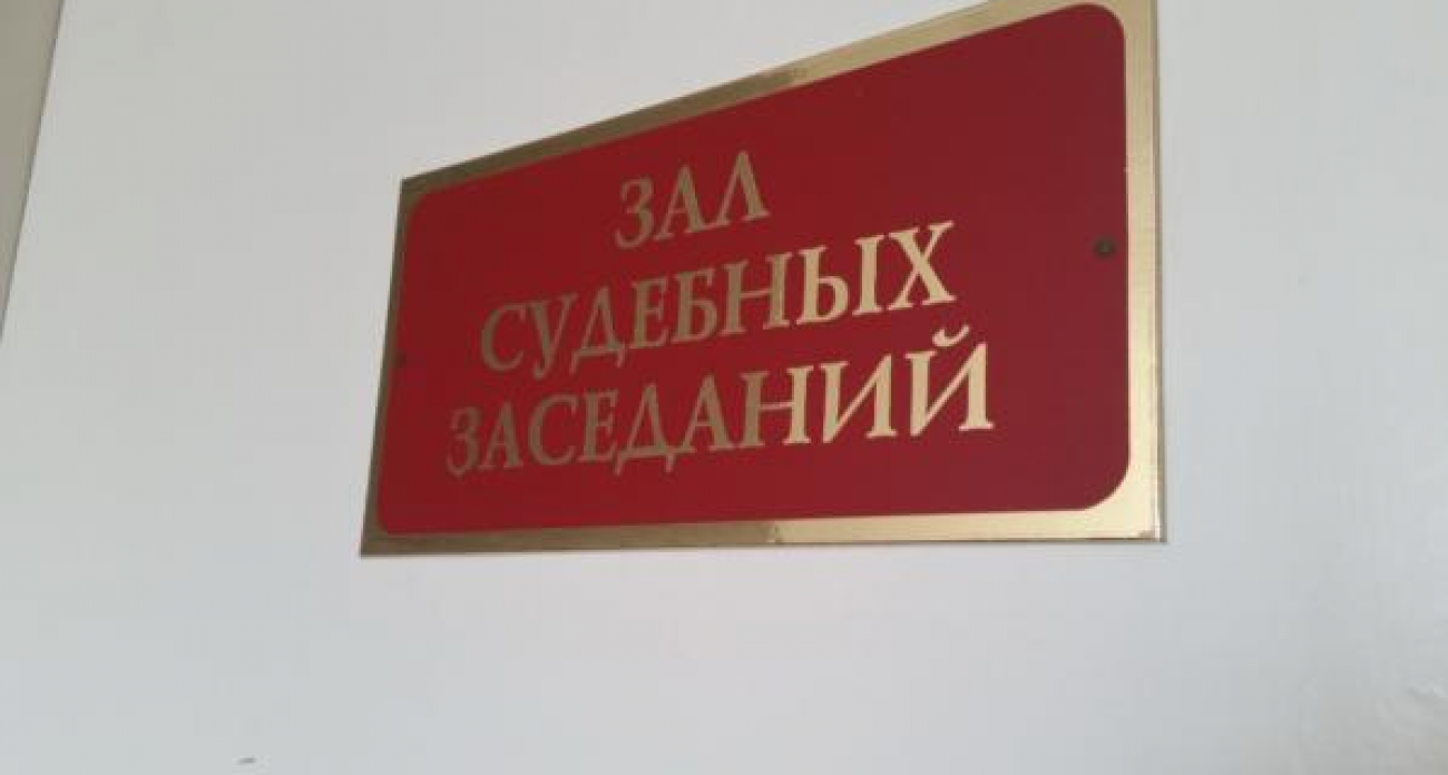 Два года штамповали фальшивки: семерых узбекистанцев судят за торговлю поддельными документами