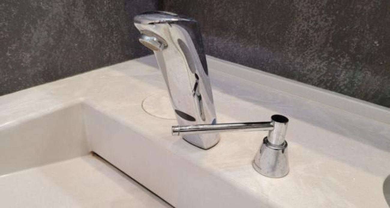 Без воды остались 7 улиц в Железнодорожном районе: прорыв на Электровозной оставил сотни домов без водоснабжения