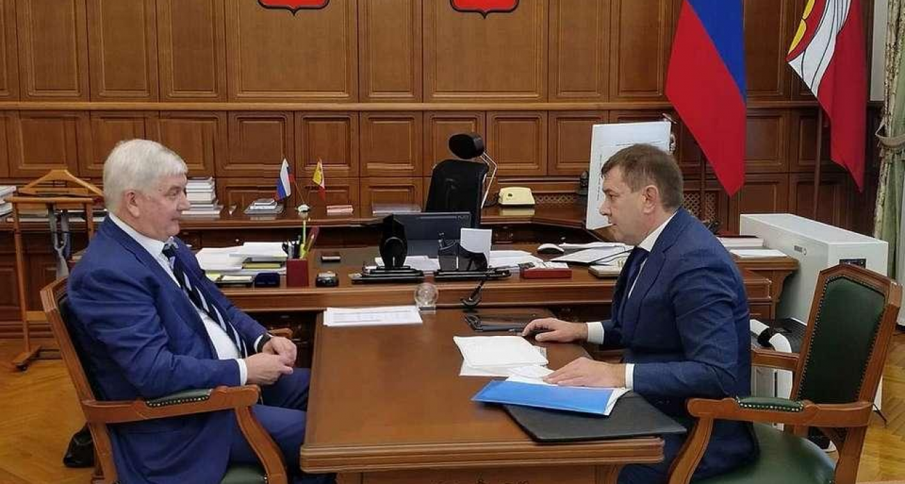 Новый сенатор Нетесов отчитался губернатору о первом месяце в Совете Федерации