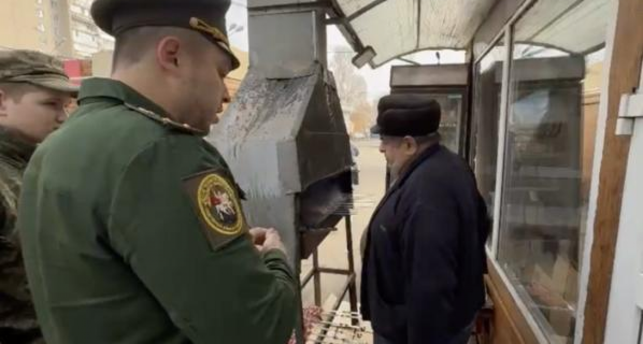 Рейд на торговых площадках Воронежа: среди 15 проверенных нашли уклониста с российским паспортом