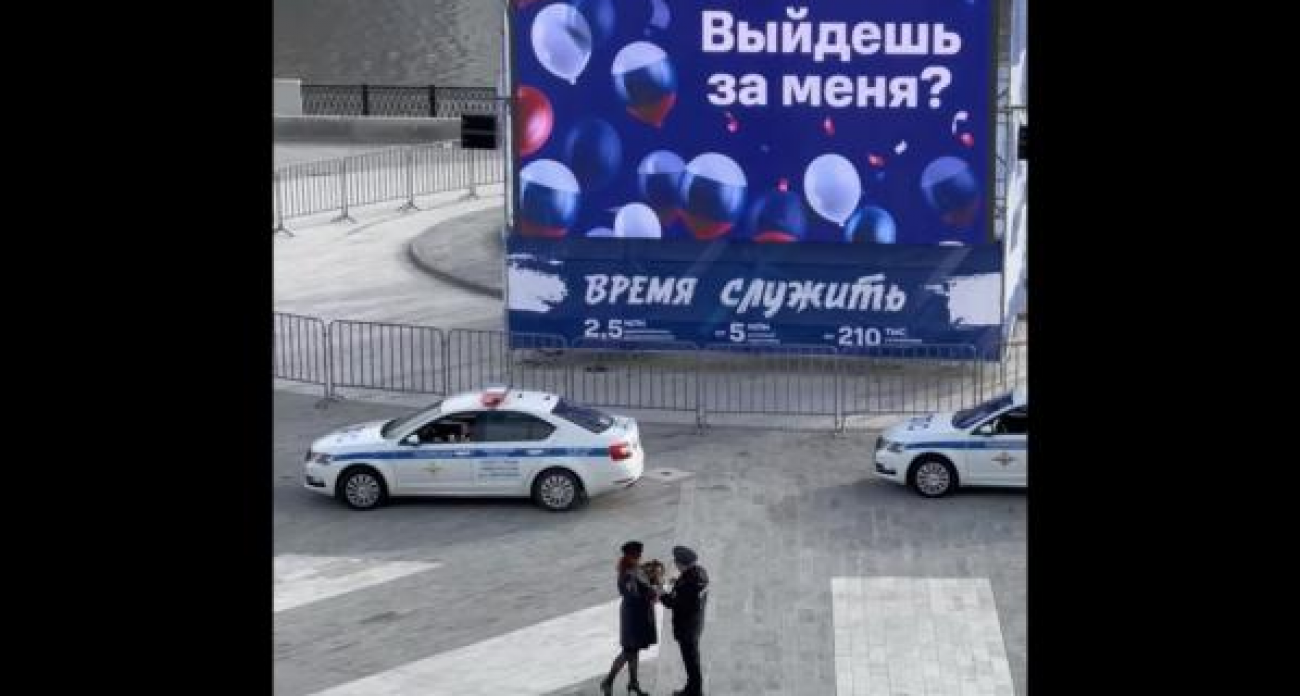 Остановила на рейде, а он оказался слушателем с радио: ветеран МВД сделал предложение капитану полиции