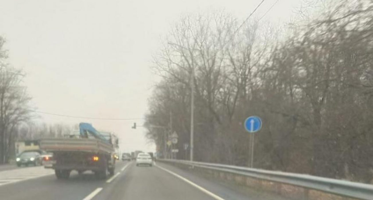 ГАИ дежурит у съезда с курской трассы: поворот на Острогожск запретили после долгой истории со светофором