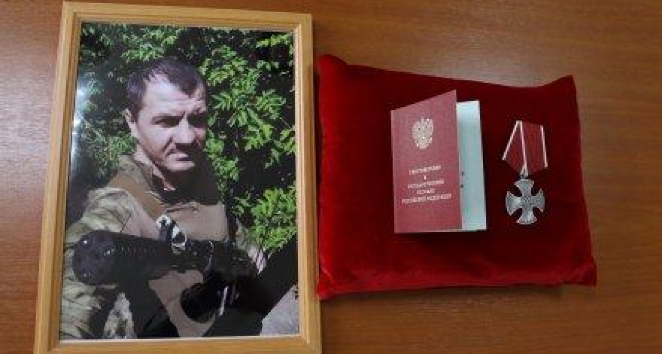 «Погиб во имя жизни других»: семье воронежца Василия Машина вручили орден Мужества
