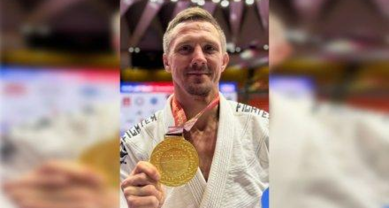 Воронежский тренер вырвал золото мира за 30 секунд до конца: победил бойцов из четырёх стран