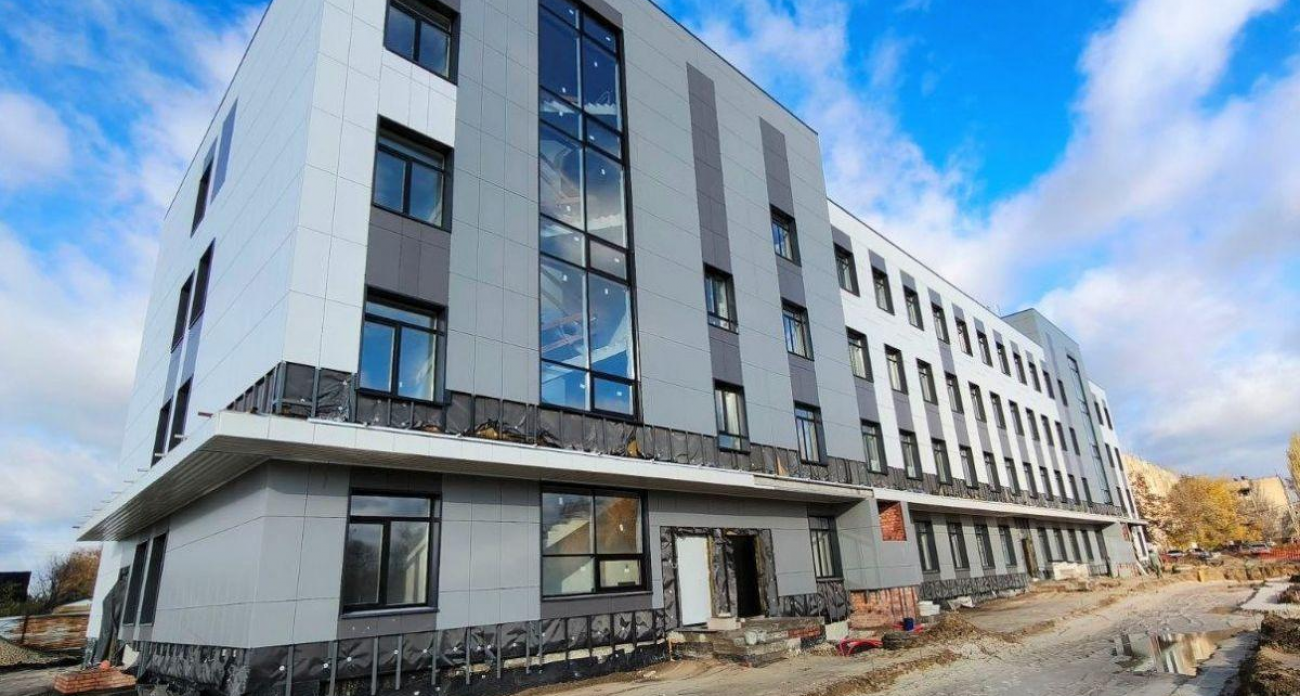 В Масловке достраивают поликлинику на 300 посещений: готовность 90%, но сроки открытия молчат