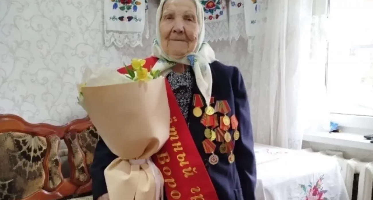 102-летняя зенитчица, различавшая немецкие бомбардировщики по звуку, получила поздравление мэра Воронежа