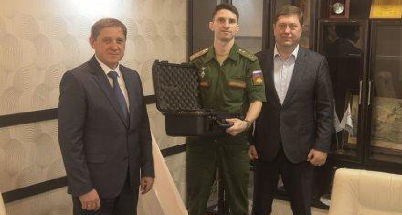 Генеральный директор ДСК Соболев передал бойцам СВО квадрокоптер по заявке военных