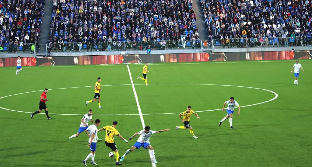 «Факел» лидирует перед паузой после падения из Премьер-лиги