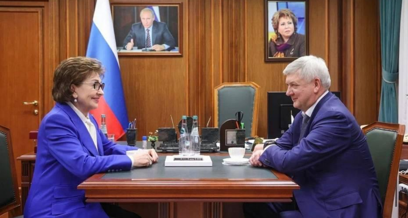 Гусев и Карелова обсудили жилье, транспорт и дороги в Воронежской области