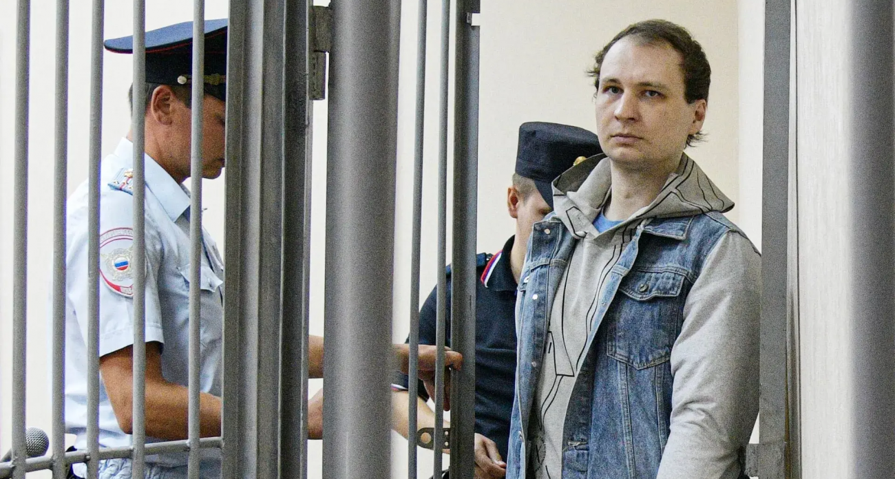 Американец Гилман получил 10 лет строгого режима: срок увеличили за нападения на конвоиров