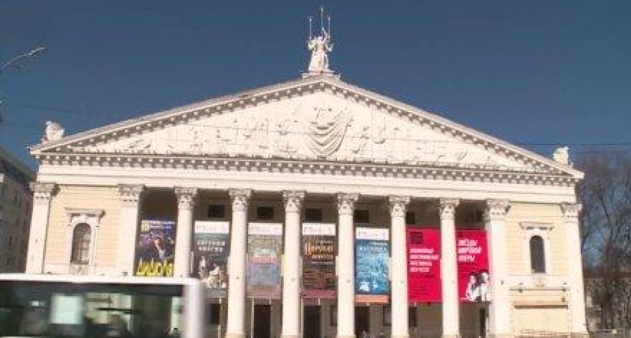 К новогодним праздникам в Воронеже перекроют движение у театра оперы и балета