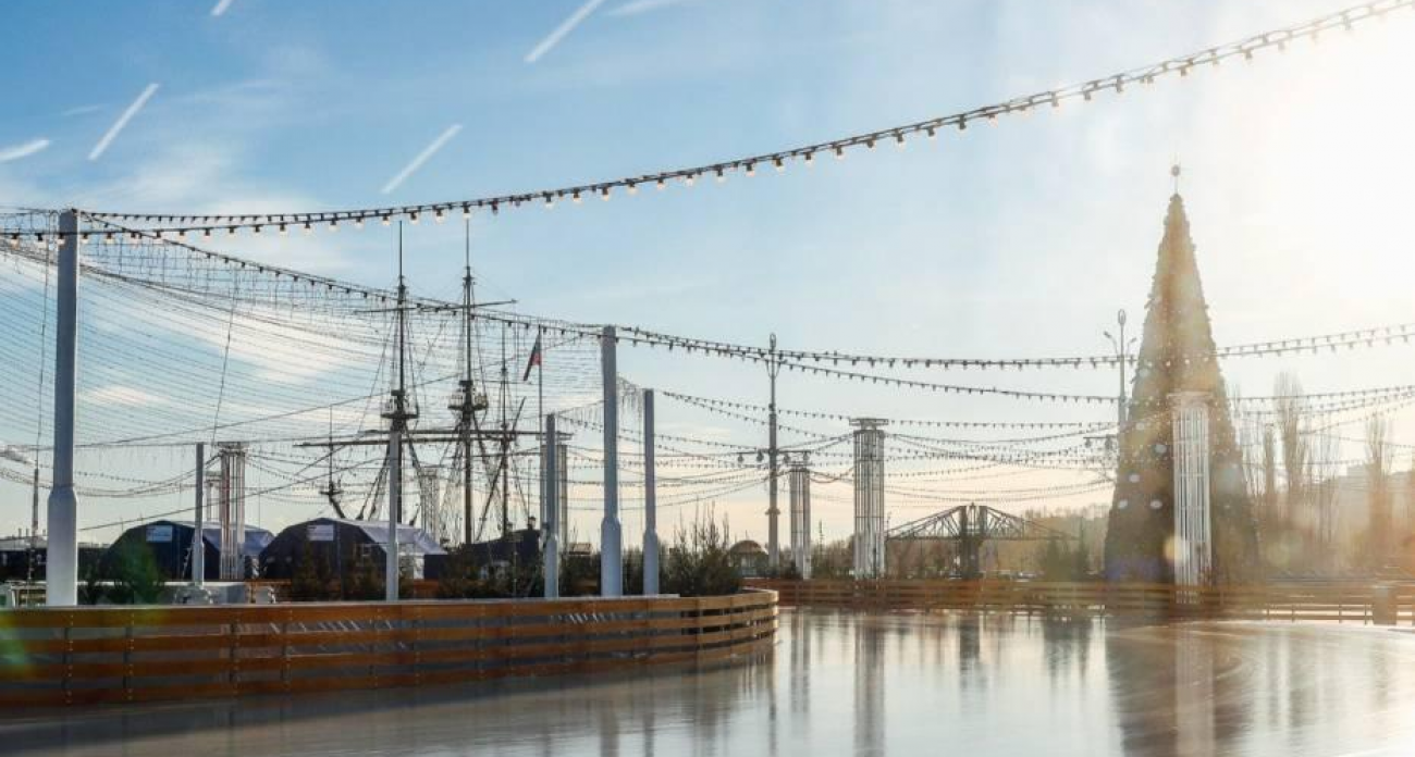 Воронежский каток закрыли на Рождество: снег помешал льдозаливочной технике