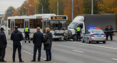 Четверо пострадавших в ДТП с автобусом №43 избежали госпитализации после столкновения с фургоном